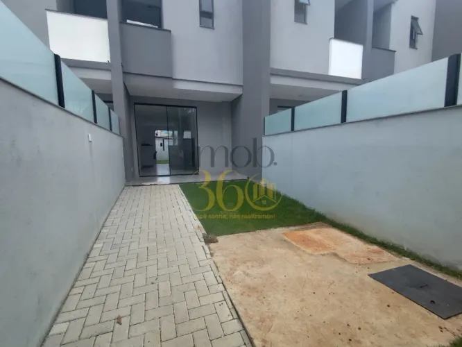 Casa Geminada Duplex com 02 Suítes