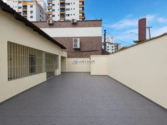 Casa individual para locação na Praia Grande no bairro Tupi, 400 metros da praia