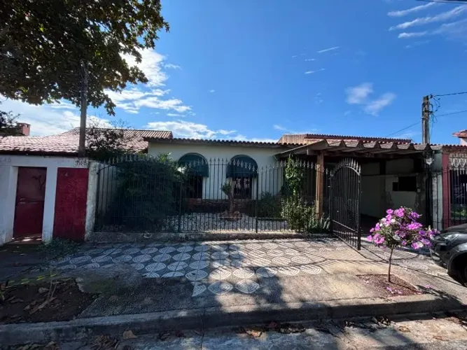 Casa Colonial Térrea 4 Dormitórios