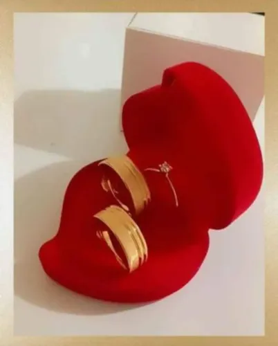 Par de Alianças Anatômicas Retas Escv 7mm Ouro18K Banho + Solitário. Casamento - Promoção!
