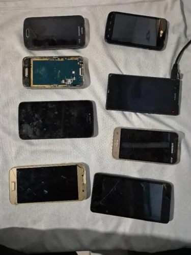 Lote de Smartphones com defeito, para retirada de peças