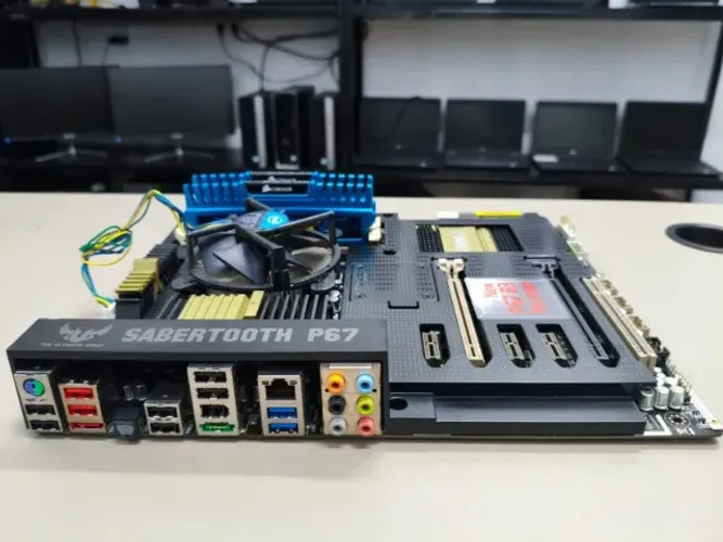 PLACA-MÃE ASUS SABERTOOTH P67- BARATO