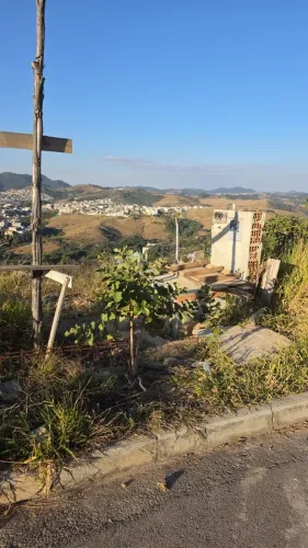 Terreno a venda no bairro bandeirantes em Poços de Caldas - MG