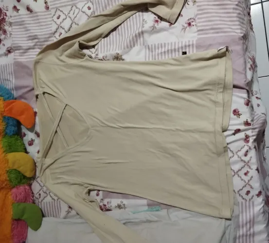 Desapego Blusa bege de frio manga longa TAM: P com pequenas avarias