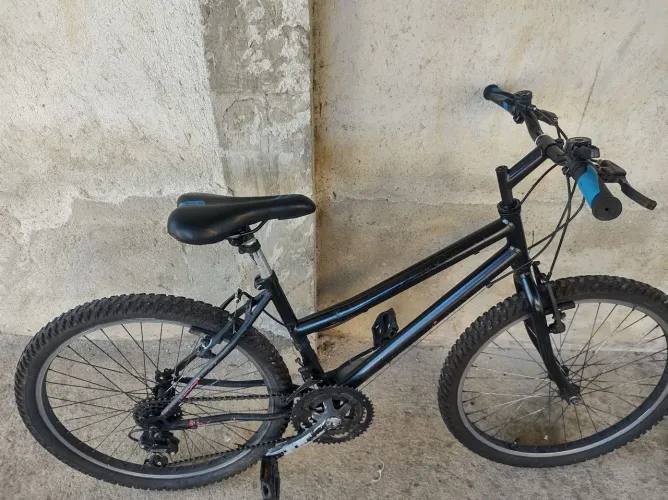 Duas bicicletas uma Cross outra aro 26 AS duas 500 fasso rolo também todas revisada