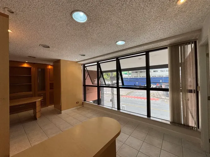 Sala Comercial no Juvevê  Localização Premium ao lado da João Gualberto