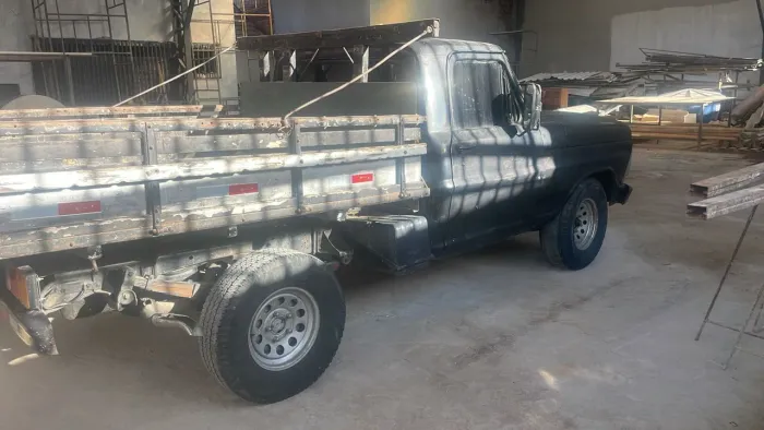Caminhão Ford F1000
