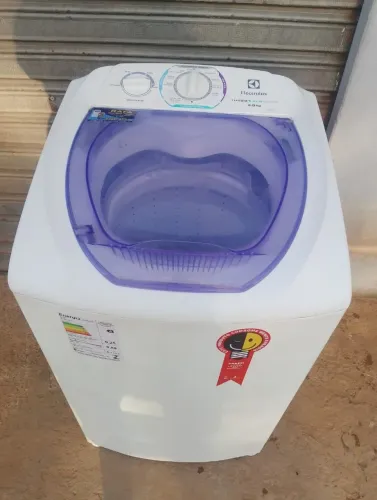 Vendo máquina de lavar Eletrolux 6k conservado 6 meses de garantia