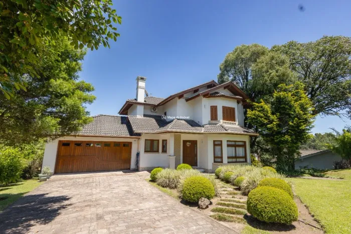 CASA AMPLA NO CONDOMINIO SAINT MORITZ EM GRAMADO