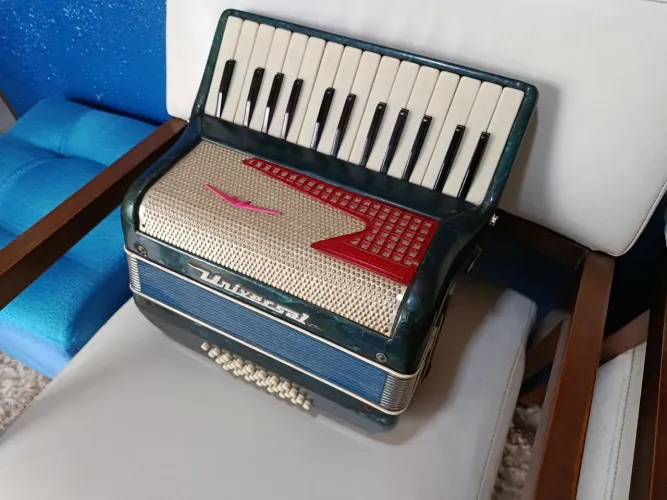 ACORDEON SANFONA UNIVERSAL 32 BX HIPER NOVA E AFINADA