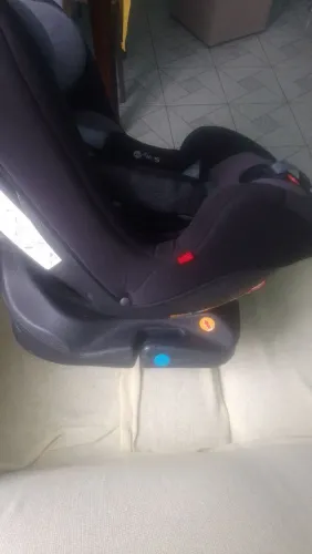 Cadeirinha para carro.