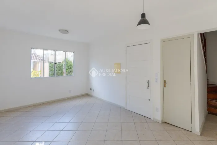 Casa em Condomínio Fechado no Centro de Canoas com 4 Dormitórios e Infraestrutura Completa