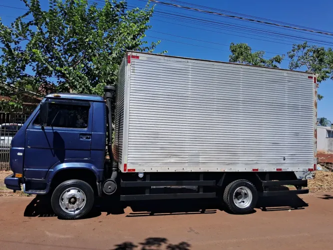 Volkswagen 7 110 baú ano 88