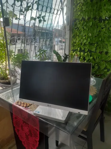 PC All in One LG 23v545