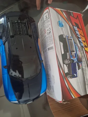 Carrinho com luz e som bate e volta + pilhas , novo!