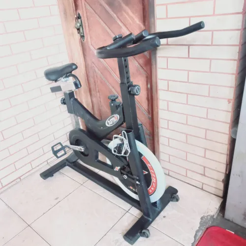 Ergométrica Spinning Astro roda 20kg Profissional ( ENTREGO, ACEITO CARTÃO).
