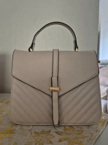 Bolsa social off White, de mão ou a tiracolo