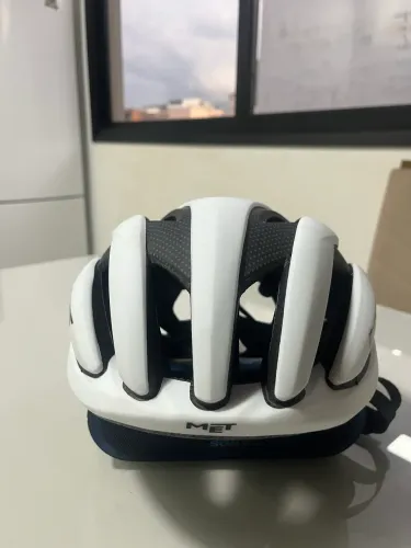 Capacete de ciclismo (nunca utilizado)