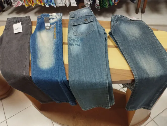 CALÇAS INFANTIS NOS TAMANHOS 08 E 10 ANOS 