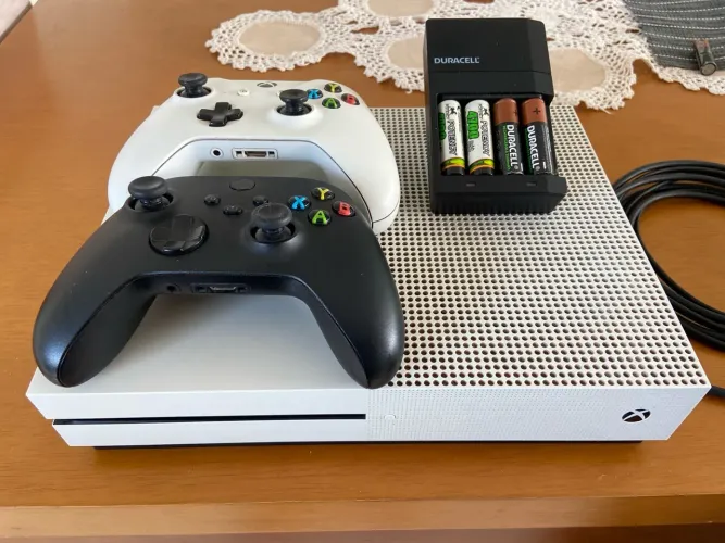 Xbox One 500GB + 2 controle