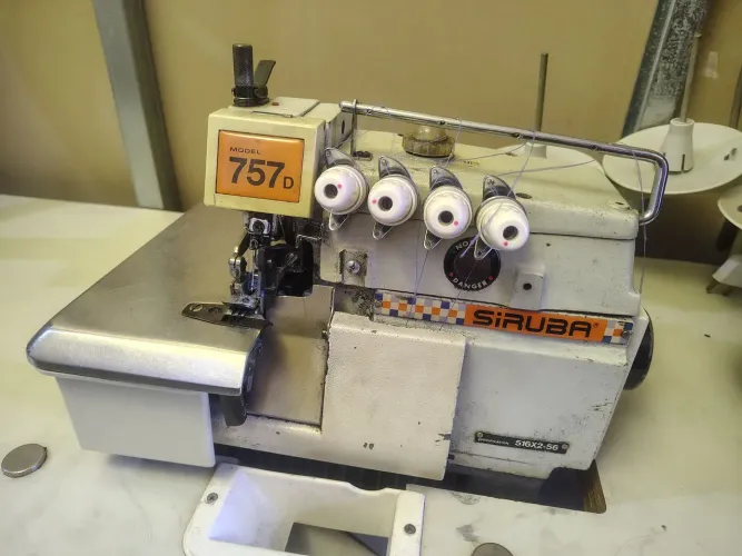 Máquina de costura overloque 