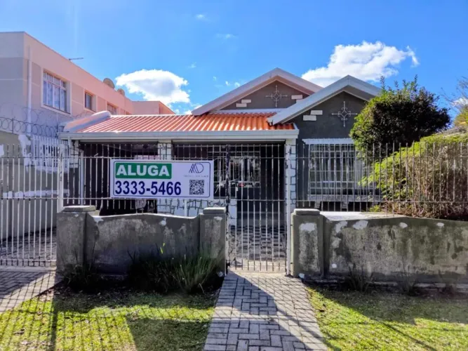 Ao lado da Escola Trilha e do Colégio Positivo Jardim Ambiental