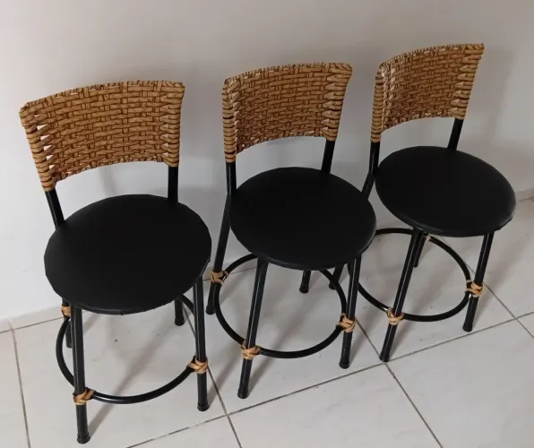 Kit 3 banquetas baixas Novas com encosto