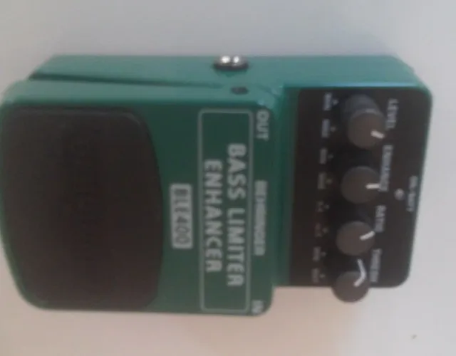 Pedal BLE400 P/ Baixo Bass Limiter Enhancer - Behringer