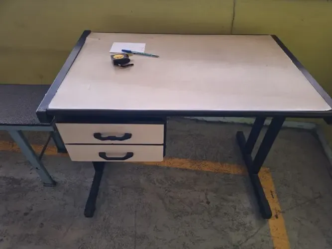 Mesa 1.00x060 e outra 1.50x0.70