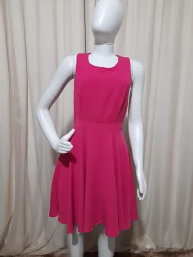 Vestido de festa, curto, acinturado, rodado da HAPANEMA.
