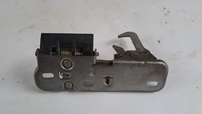 Trava de Capo Vw Bora Jetta Tiguan 2010 1k0823480