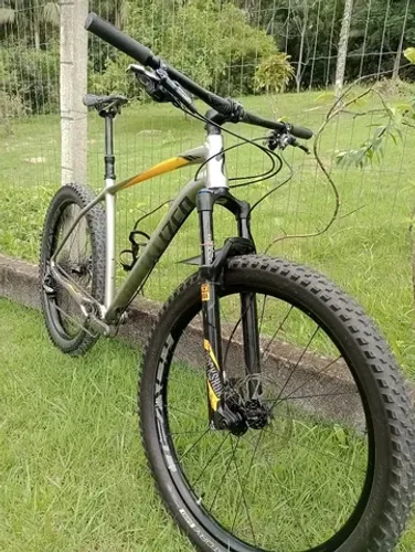 Specialized Fuse PRO, não é Scott e não é Trek 