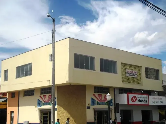 Aluga-se excelente apartamento (205m2) comercial / residencial no centro de Irati-PR.