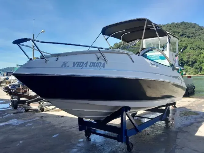 lancha focker  215 cabinada