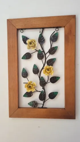 Quadro com galho de rosas