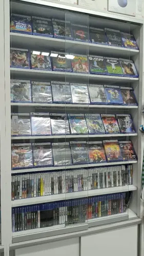 Dezenas de Jogos de PS5 e PS4 corre pra oriental