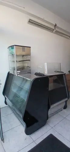 Balcão refrigerado e estufa e Balcão caixa