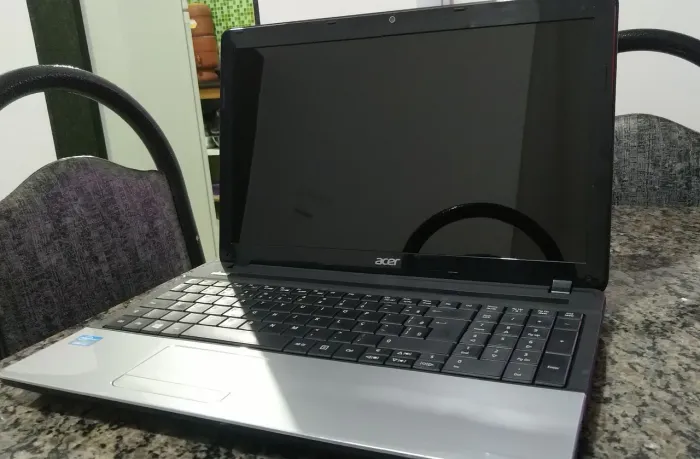 Notebook Acer 1.8 ghz com Ssd 256 com 10 gb ddr3 ( impercavel )