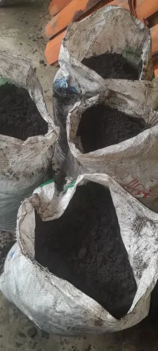Terra preta,Adubo de gado, e terra adubada 