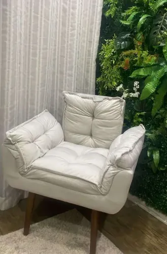 Poltronas Opala clássica bege de 1 lugar o valor 300 reais cada