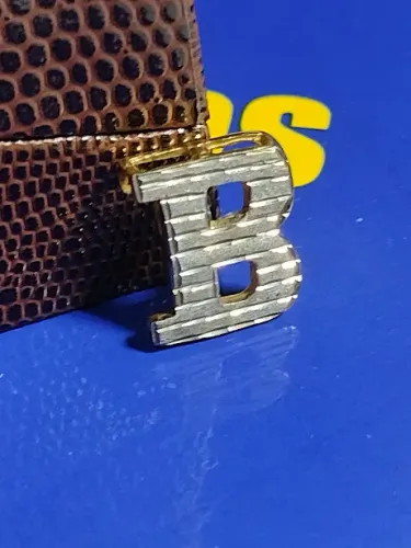 Pingente B Ouro Amarelo Branco 18 Kilates Peso 1.60 Gramas 14 mm