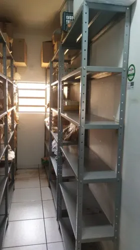Prateleiras de aço para comércio