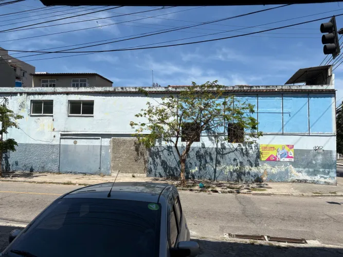 Vendo lojão na av Edgard Romero- Madureira