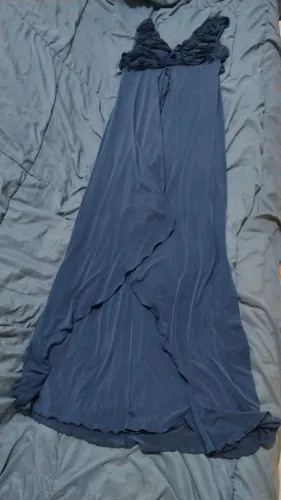 Vende-se lindo vestido!!  Com bojo..