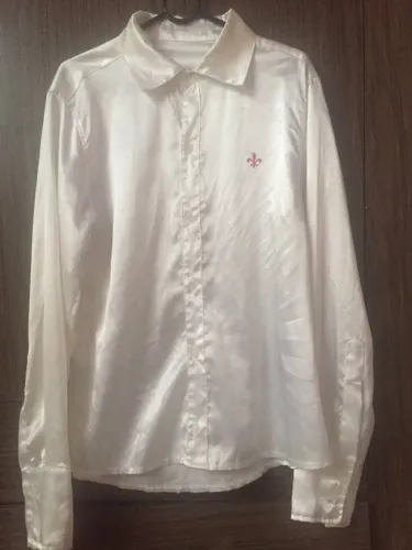 Camisa Branca de Seda com Detalhe Bordado