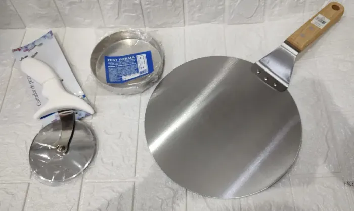 Kit pizza com cortador e forma 