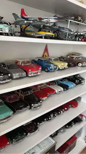 Coleção de carrinhos 1:18 perfeitas condições 