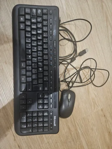 Combo Teclado e Mouse Microsoft Wired Desktop 600 Multimídia ABNT2