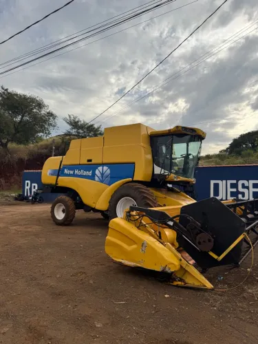 Colheitadeira New Holland CS660