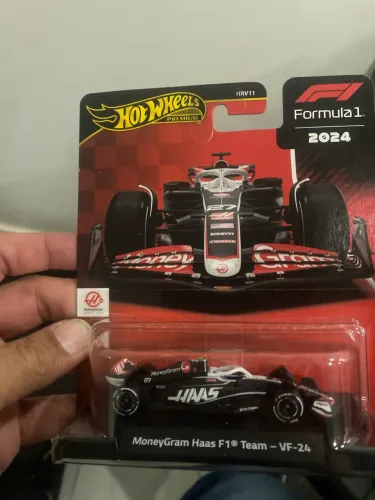 Hot wheels premium Formula 1 2024 MoneyGram haas F-1 Team VF-(#27)